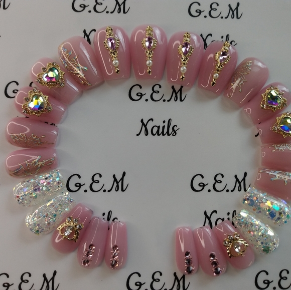 Press on nails (short coffin) - Picture 2 of 3